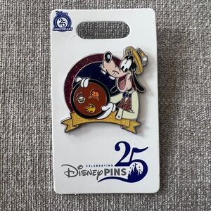 Disney Parks Goofy Pin, Pin Trading 25th Anniversary New With Card